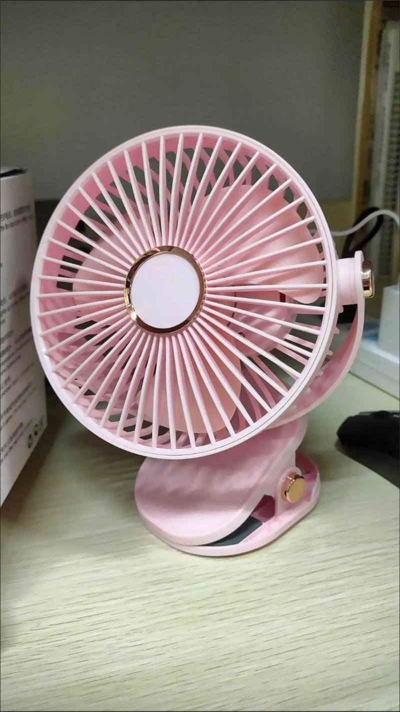夏日小众神器 USB桌面风扇+小夜灯，夹式设计让清爽从此可随意搬动